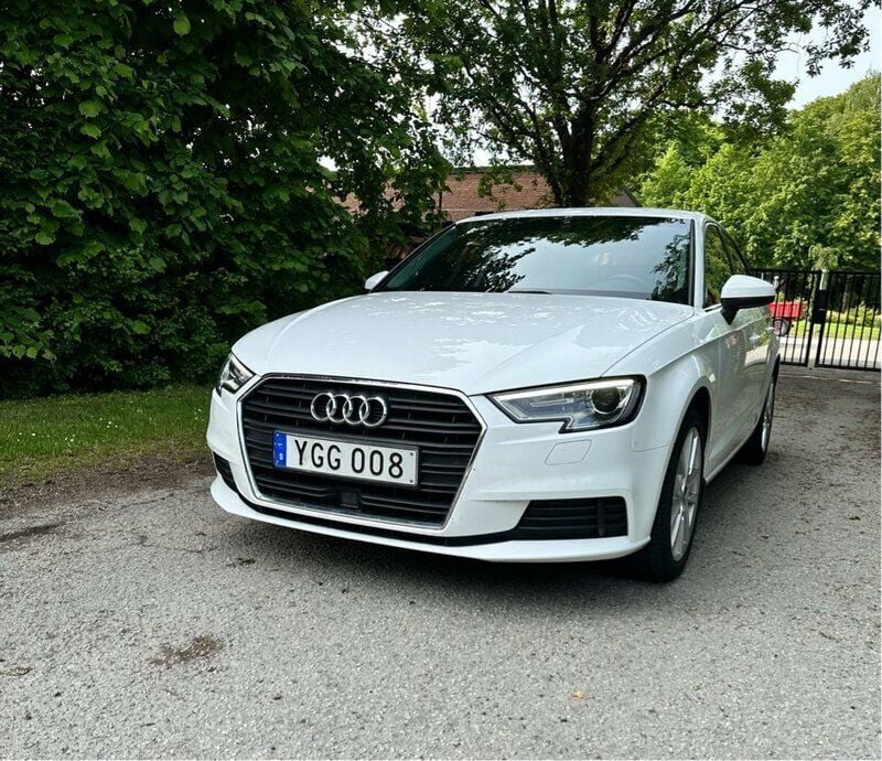 Vit Begagnad 2017 Audi A3 Sportback Halvkombi | 135 000 kr (Bra pris) - Bild 1/4