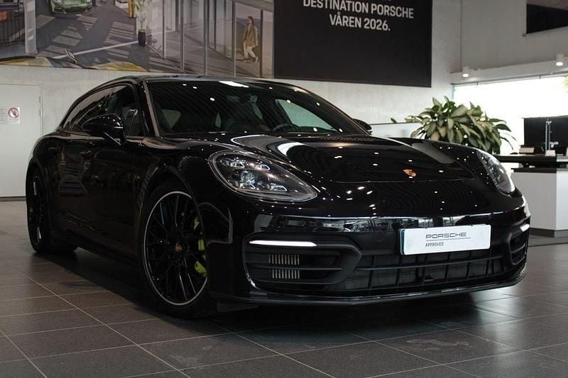 Svart Begagnad 2021 Porsche Panamera 4 Sport Turismo Sedan | 895 000 kr (Dyr) - Bild 1/4