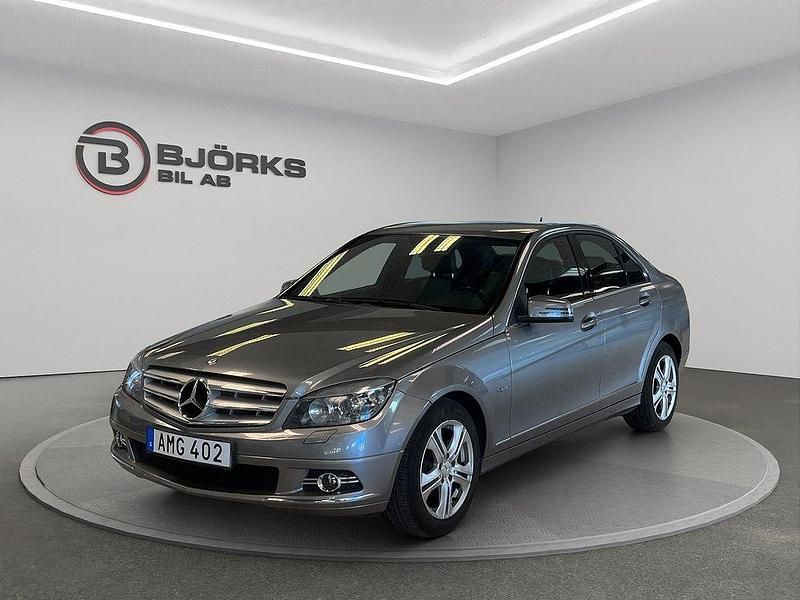 Grå Begagnad 2010 Mercedes C180 Avantgarde Sedan | 98 500 kr (Marknadspris) - Bild 1/4