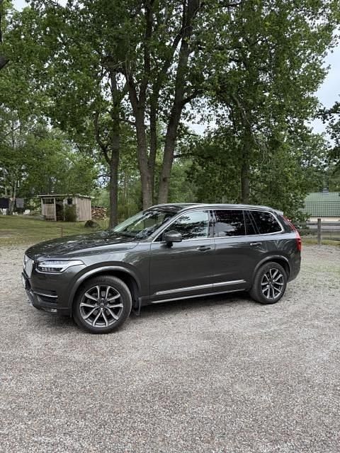 Grå Begagnad 2018 Volvo XC90 Inscription SUV | 375 000 kr (Marknadspris) - Bild 1/4
