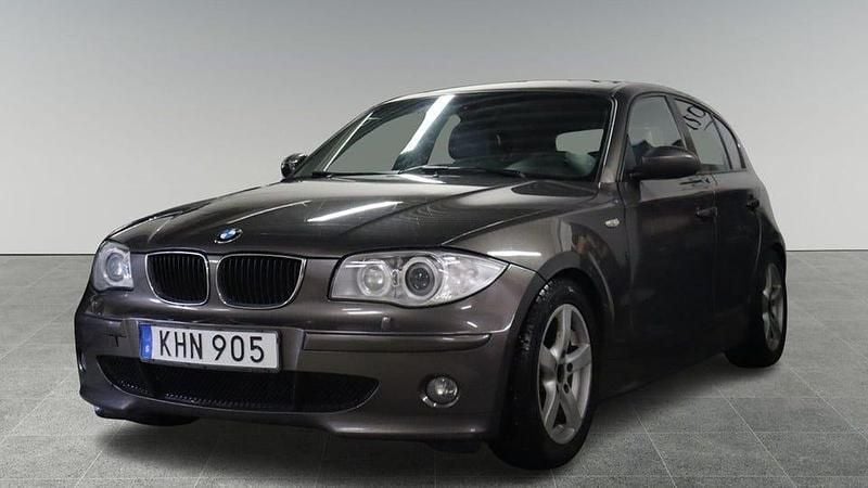 Begagnad BMW 118 Advantage 129 HK (94 kW) 2007 Brun Halvkombi