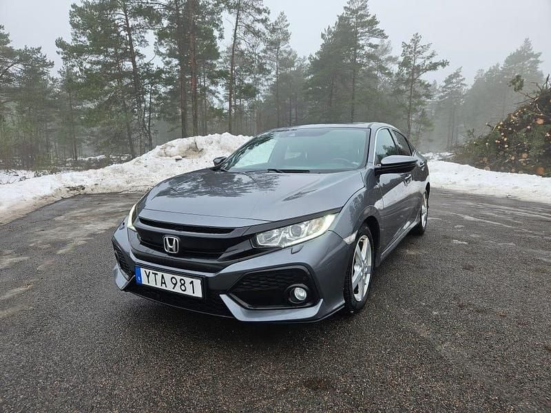 Begagnad 2017 Honda Civic Halvkombi | 119 900 kr (Marknadspris) - Bild 1/4