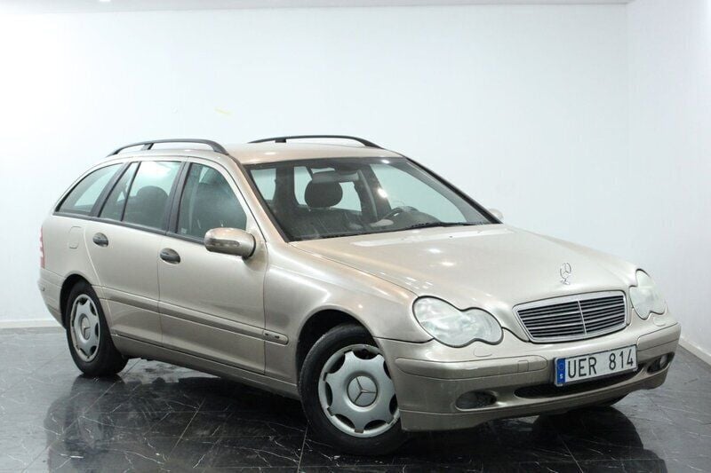 Ljusbrun (brun) Begagnad 2003 Mercedes C180 Kombi | 39 900 kr - Bild 1/4
