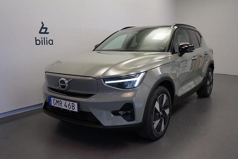 Grön Begagnad 2023 Volvo XC40 Plus SUV | 449 500 kr - Bild 1/4