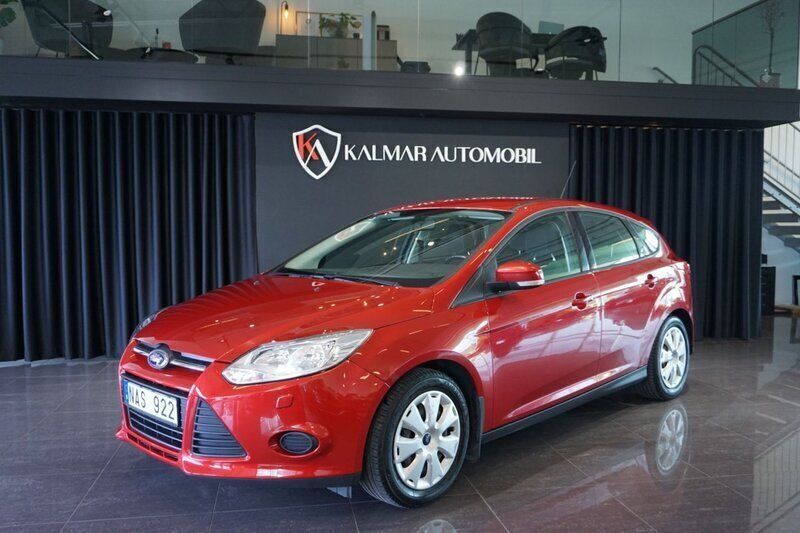 Röd Begagnad 2012 Ford Focus Trend Halvkombi | 69 900 kr (Marknadspris) - Bild 1/4