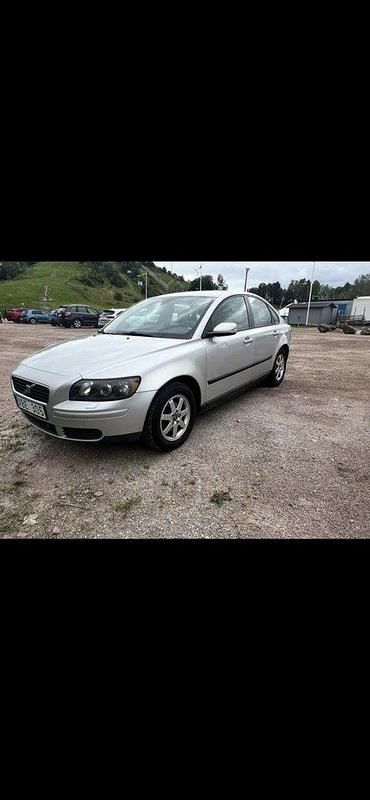 Grå Begagnad 2006 Volvo S40 Sedan | 19 500 kr (Bra pris) - Bild 1/4
