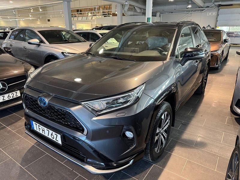 Grå Begagnad 2020 Toyota RAV4 Hybrid Style SUV | 369 000 kr (Marknadspris) - Bild 1/4
