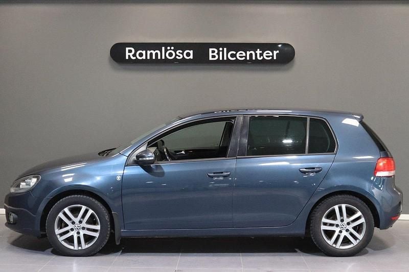 Mörkgrå Begagnad 2011 VW Golf VI Halvkombi | 64 900 kr (Marknadspris) - Bild 1/4