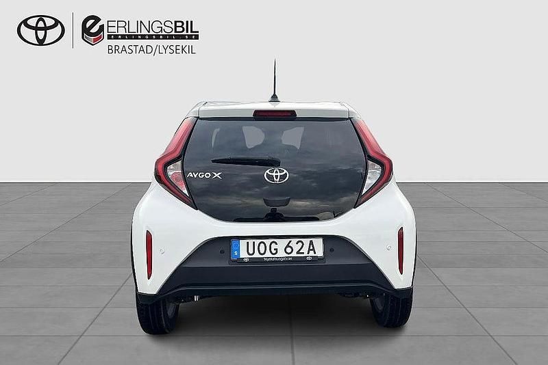 Begagnad Toyota Aygo X Play 72 HK (52 kW) 2022 Vit SUV