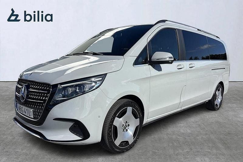 Grå Begagnad 2024 Mercedes V300 Avantgarde Minibuss | 949 000 kr - Bild 1/4