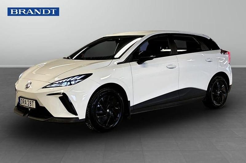 Vit Begagnad 2023 MG MG4 EV Halvkombi | 219 900 kr (Marknadspris) - Bild 1/4