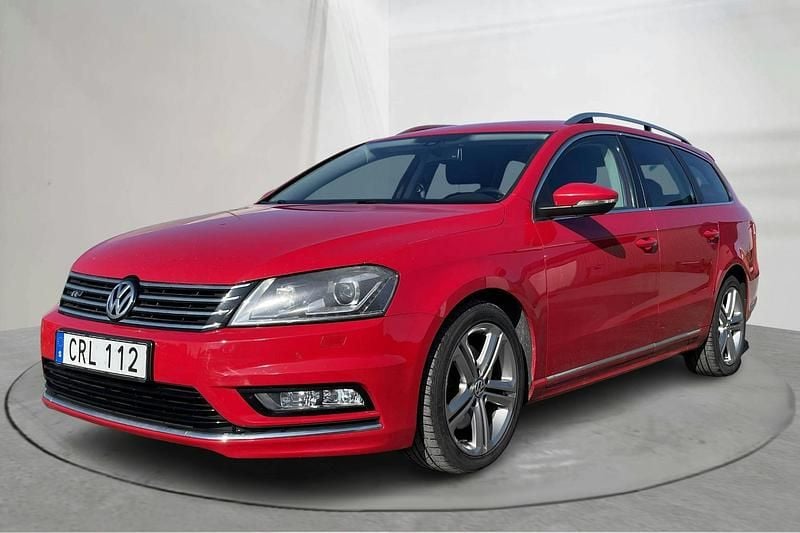 Röd Begagnad 2014 VW Passat GT Sedan | 114 800 kr (Marknadspris) - Bild 1/4