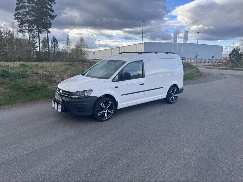 Vit Begagnad 2018 VW Caddy Maxi Minibuss | 129 000 kr (Superpris) - Bild 1/4
