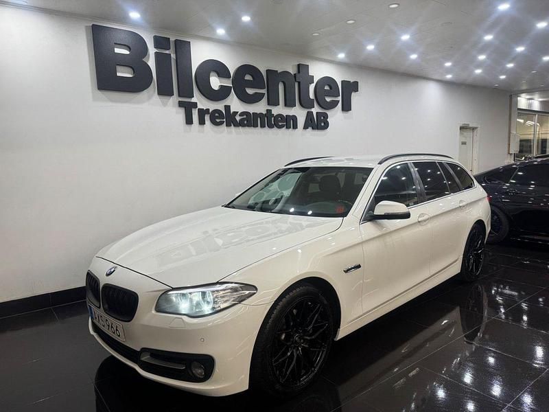 Vit Begagnad 2016 BMW 520 Kombi | 149 900 kr (Marknadspris) - Bild 1/4