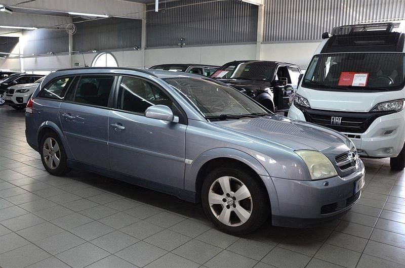 Grå Begagnad 2005 Opel Vectra Kombi | 29 900 kr (Marknadspris) - Bild 1/4