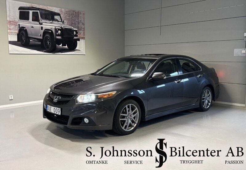 Mörkgrå Begagnad 2010 Honda Accord Executive Sedan | 114 900 kr (Dyr) - Bild 1/4