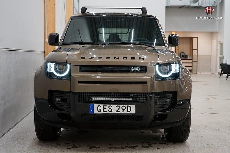 Begagnad Land Rover Defender SE Dynamic 400 HK (294 kW) 2023 Brun SUV
