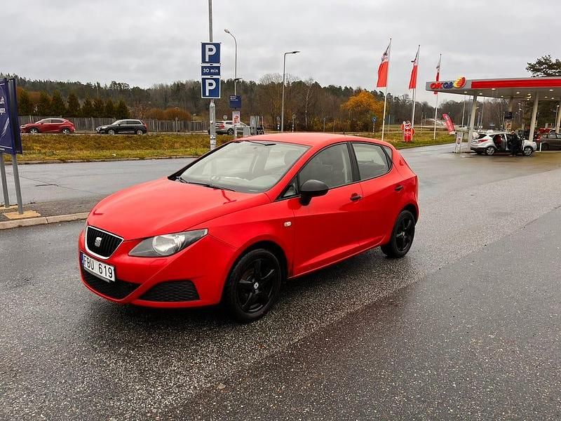 Begagnad 2010 Seat Ibiza Halvkombi | 35 000 kr (Marknadspris) - Bild 1/4