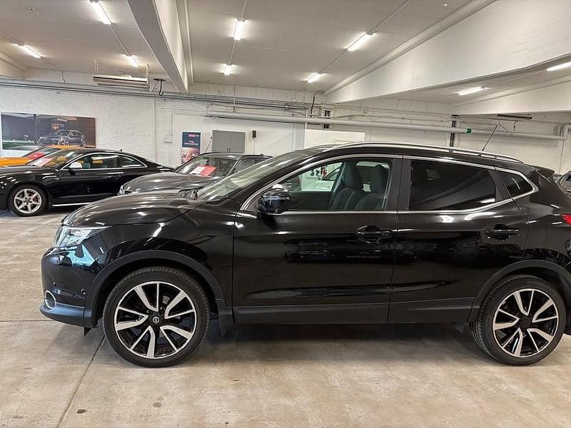 Svart Begagnad 2015 Nissan Qashqai SUV | 119 900 kr (Lite dyr) - Bild 1/4