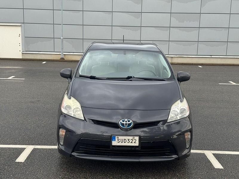 Mörkgrå Begagnad 2012 Toyota Prius Halvkombi | 85 000 kr (Marknadspris) - Bild 1/4
