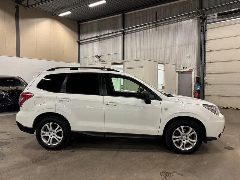 Begagnad Subaru Forester 147 HK (108 kW) 2015 Vit SUV