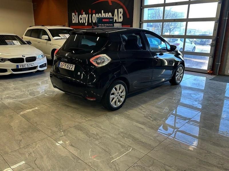 Begagnad Renault Zoe 64 kW (88 HK) 2014 Svart Halvkombi