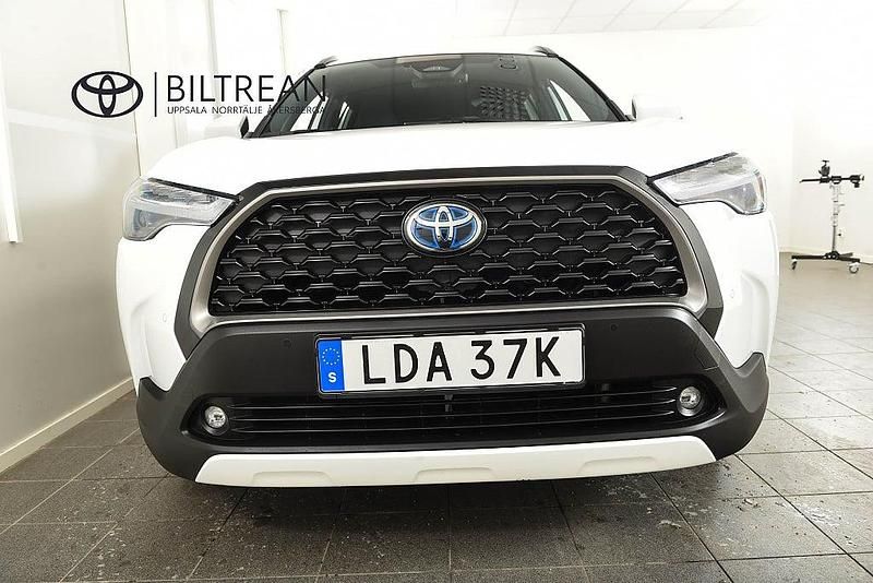Begagnad Toyota Corolla Cross Style 197 HK (144 kW) 2023 Vit SUV