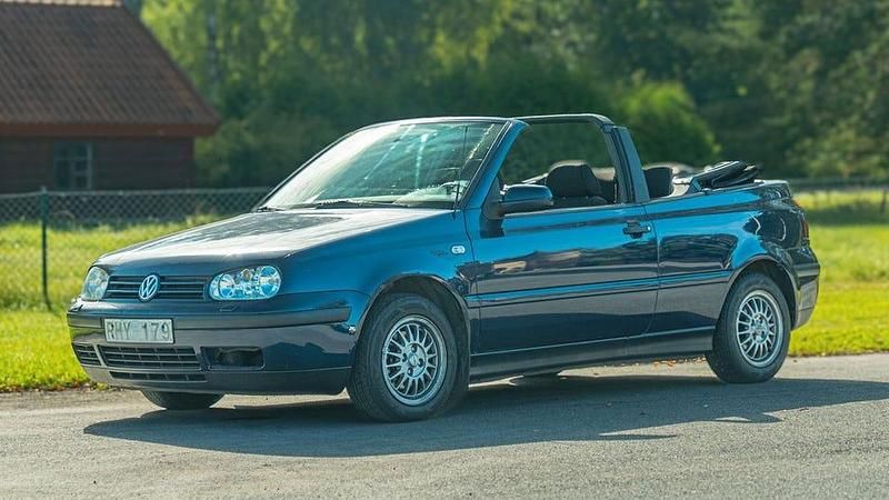 Begagnad VW Golf IV Trendline 116 HK (85 kW) 2000 Blå Cab