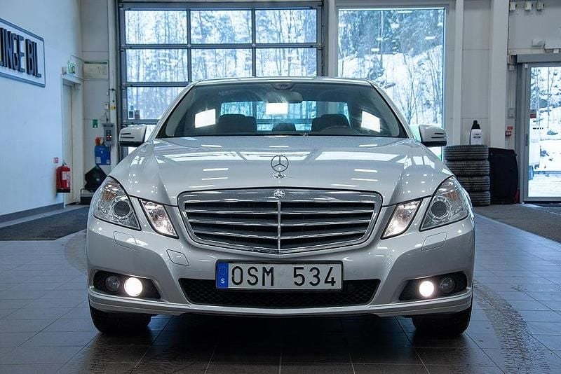 Begagnad Mercedes E250 Classic 204 HK (150 kW) 2009 Silver Sedan