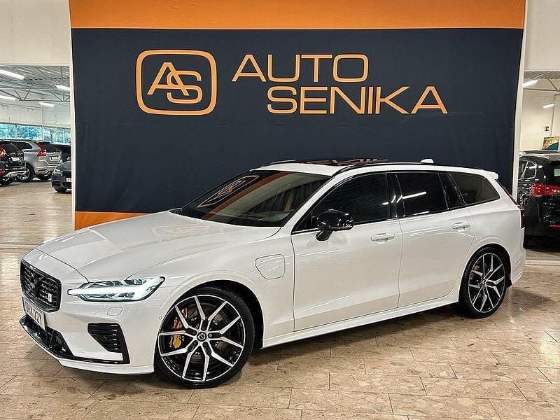 Vit Begagnad 2020 Volvo V60 R-Design Kombi | 439 900 kr (Marknadspris) - Bild 1/4