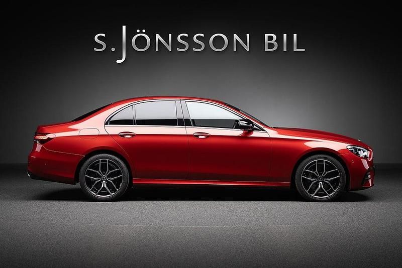 Hyacintröd metallic Begagnad 2021 Mercedes E450 AMG Sedan | 539 000 kr - Bild 1/4