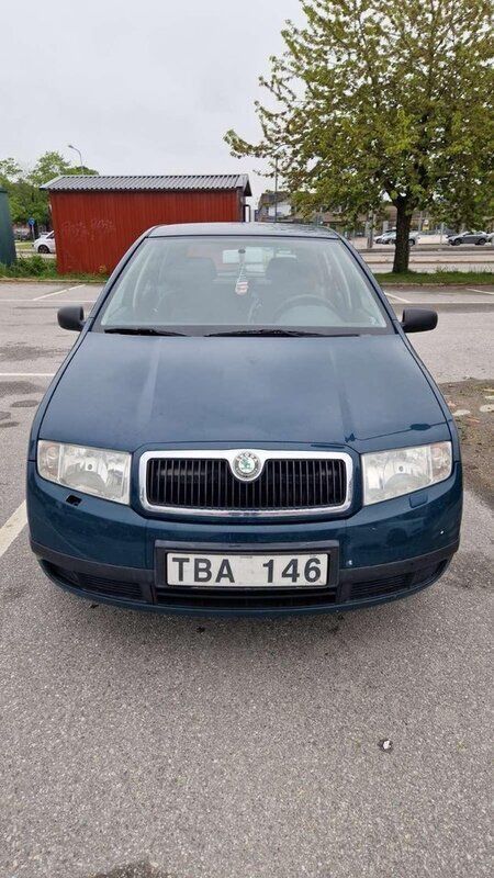 Grön Begagnad 2001 Skoda Fabia Halvkombi | 8 500 kr - Bild 1/4