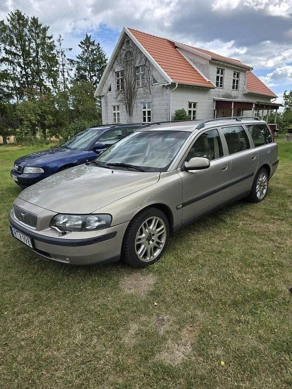 Begagnad 2001 Volvo V70 Kombi | 22 000 kr (Marknadspris) - Bild 1/3