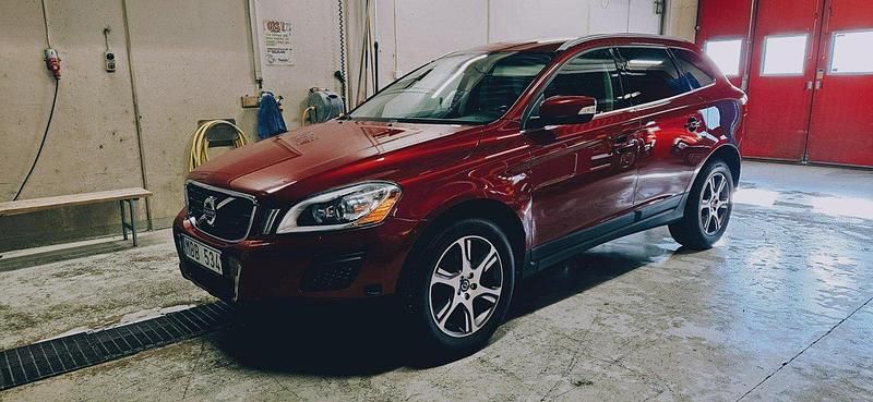 Röd Begagnad 2011 Volvo XC60 Summum SUV | 99 000 kr (Lite dyr) - Bild 1/3