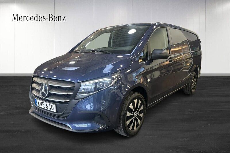 Blå Ny 2025 Mercedes Vito Minibuss | 663 900 kr (Lite dyr) - Bild 1/4