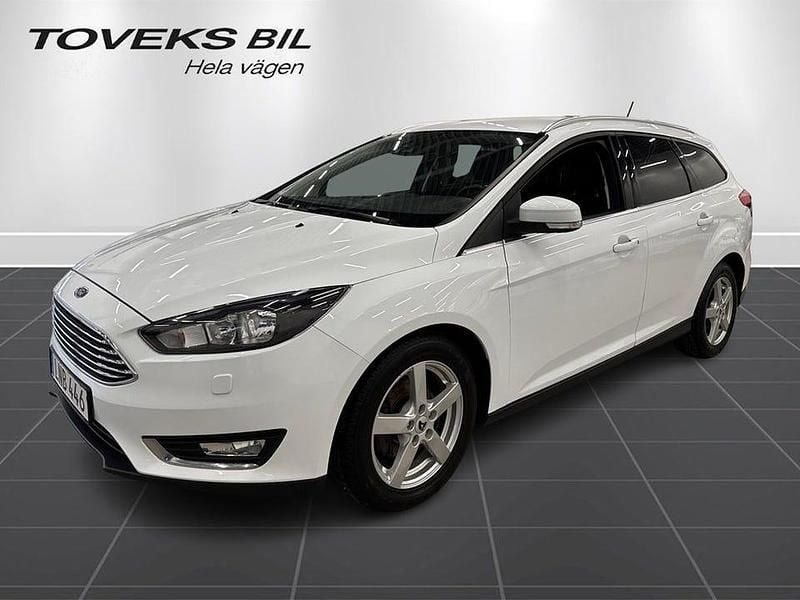 Vit Begagnad 2018 Ford Focus Titanium Kombi | 109 900 kr (Bra pris) - Bild 1/4