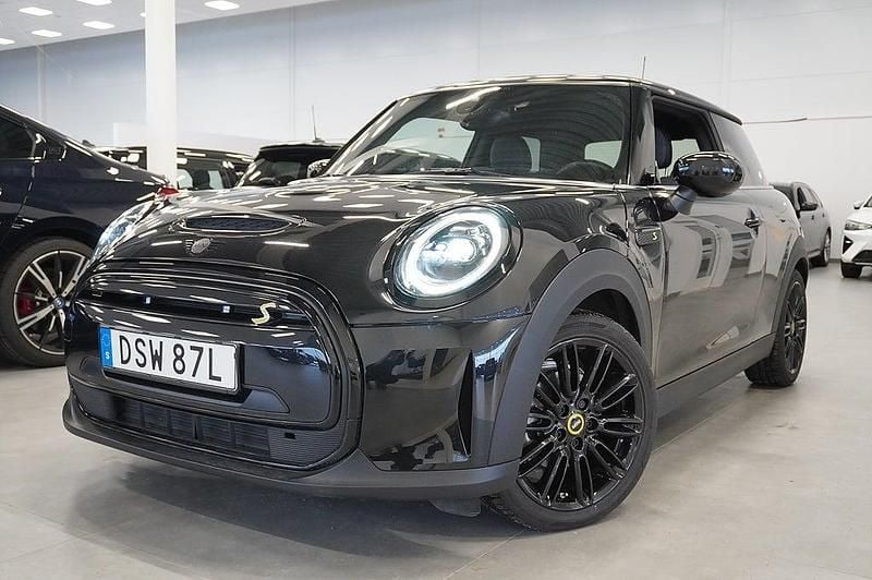 Svart Begagnad 2022 Mini Cooper SE Essential Halvkombi | 219 500 kr - Bild 1/4