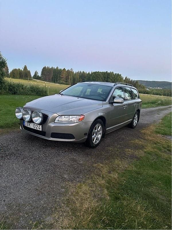 Brun Begagnad 2011 Volvo V70 Kombi | 75 000 kr (Superpris) - Bild 1/4