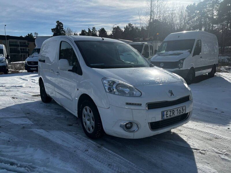 Vit Begagnad 2015 Peugeot Partner Minibuss | 59 900 kr (Dyr) - Bild 1/4