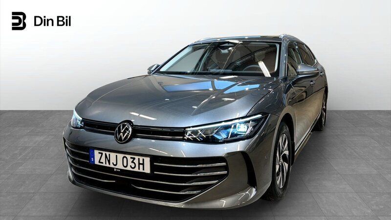 Mörkgrå Begagnad 2024 VW Passat Business Kombi | 369 900 kr (Lite dyr) - Bild 1/4