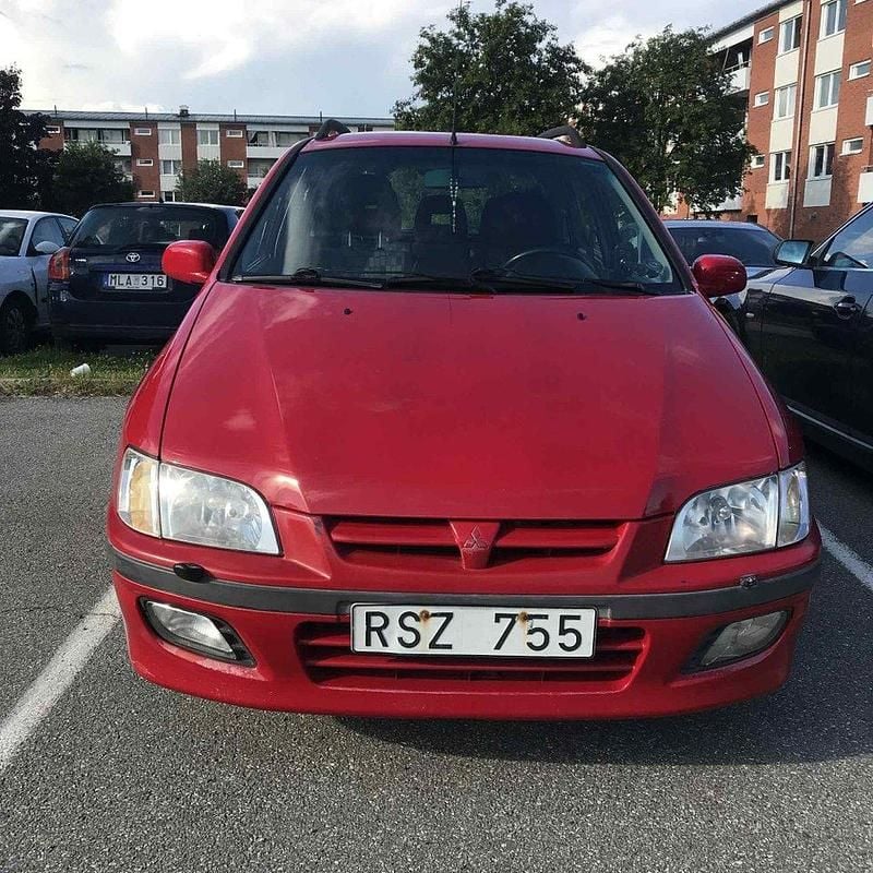 Röd Begagnad 2000 Mitsubishi Space Star Kombi | 31 000 kr (Lite dyr) - Bild 1/3
