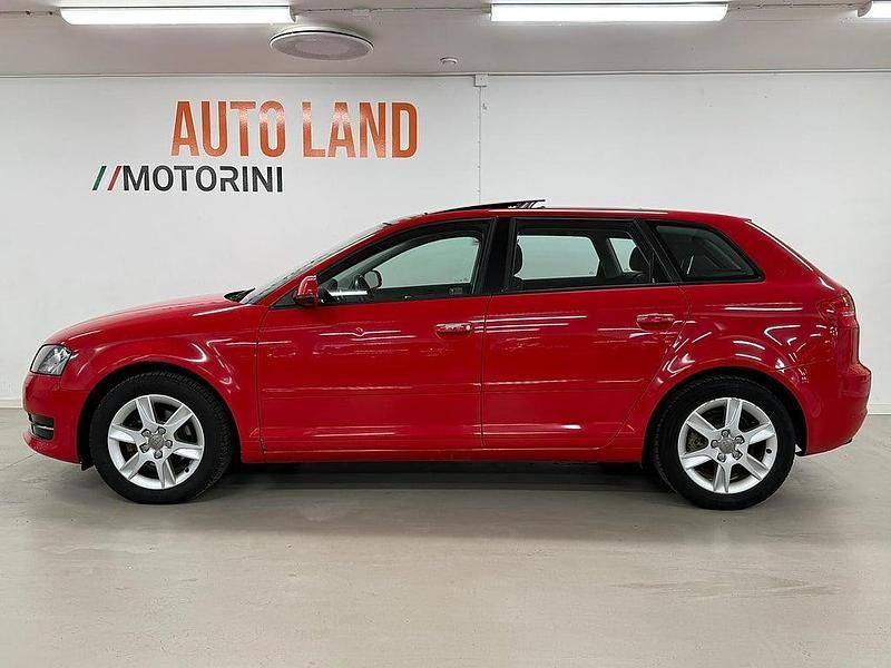 Begagnad Audi A3 Sportback Attraction 105 HK (77 kW) 2010 Röd Halvkombi