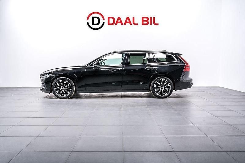 Svart Begagnad 2022 Volvo V60 Core Kombi | 319 700 kr (Bra pris) - Bild 1/4
