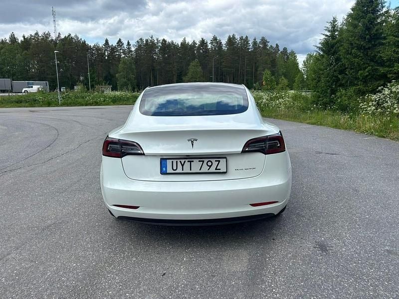 Begagnad Tesla Model 3 Long Range AWD 323 kW (440 HK) 2019 Vit Sedan