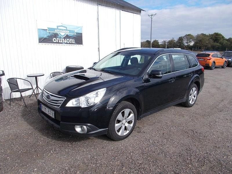 Svart Begagnad 2010 Subaru Outback Kombi | 26 899 kr (Marknadspris) - Bild 1/4