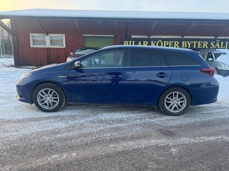 Begagnad Toyota Auris Touring Sports Comfort 136 HK (100 kW) 2017 Blå Kombi