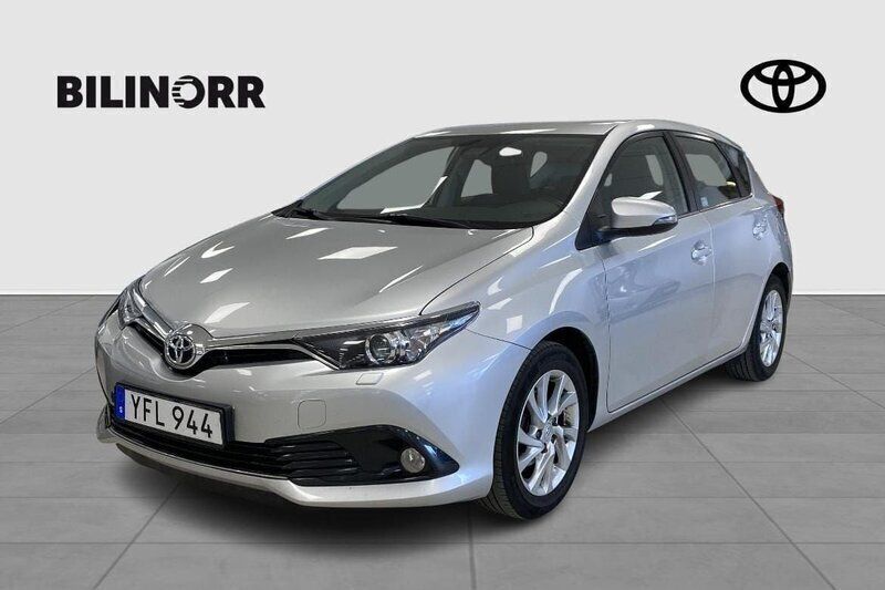 Silver Begagnad 2016 Toyota Auris Halvkombi | 139 900 kr (Marknadspris) - Bild 1/4