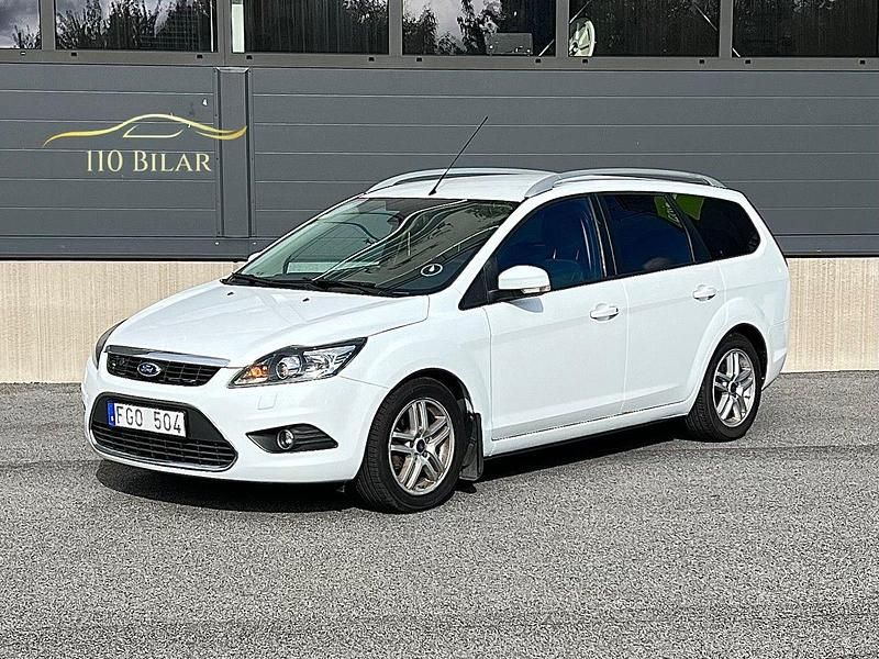 Vit Begagnad 2010 Ford Focus Titanium Kombi | 29 900 kr (Marknadspris) - Bild 1/4