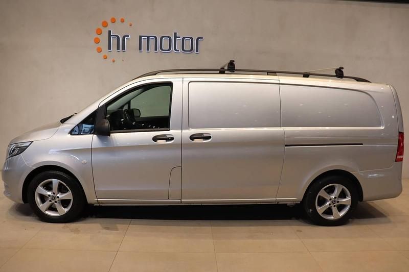 Silver Begagnad 2018 Mercedes Vito Minibuss | 299 000 kr (Dyr) - Bild 1/4