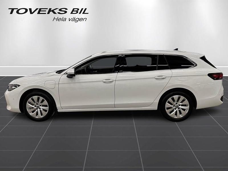 Begagnad VW Passat 150 HK (110 kW) 2024 Vit Kombi